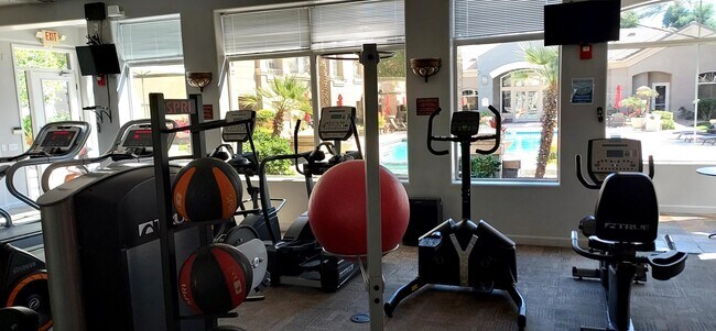 Foto del edificio - 4455 E Paradise Village Pky S