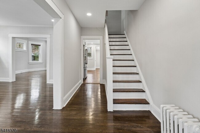 Foto del edificio - 32 Edgewood Rd