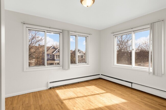Foto del edificio - 3308 Girard Ave S