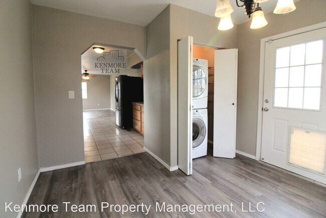 Building Photo - 3 br, 2 bath House - 1315 W. Irving St.