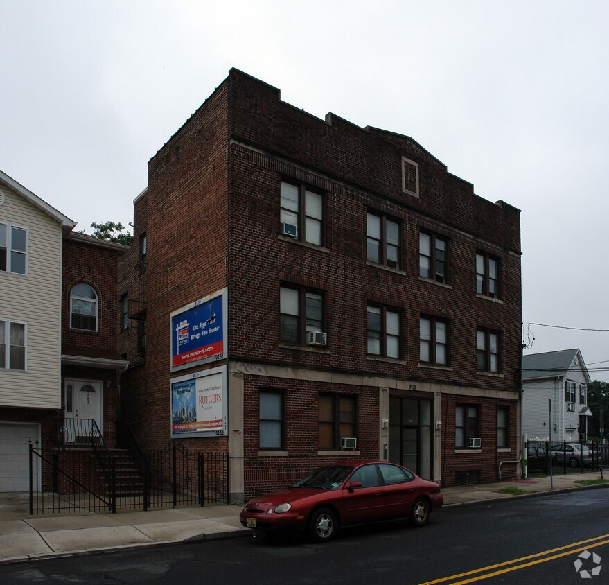 Building Photo - 901 Bergen