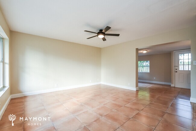 Foto del edificio - 518 Elm Dr