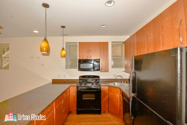 Building Photo - 2724 N Monticello Ave