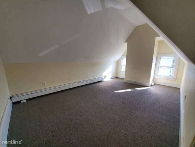 Building Photo - 2 br, 1 bath Apartment - 52 Cedar St 3 Unit 3