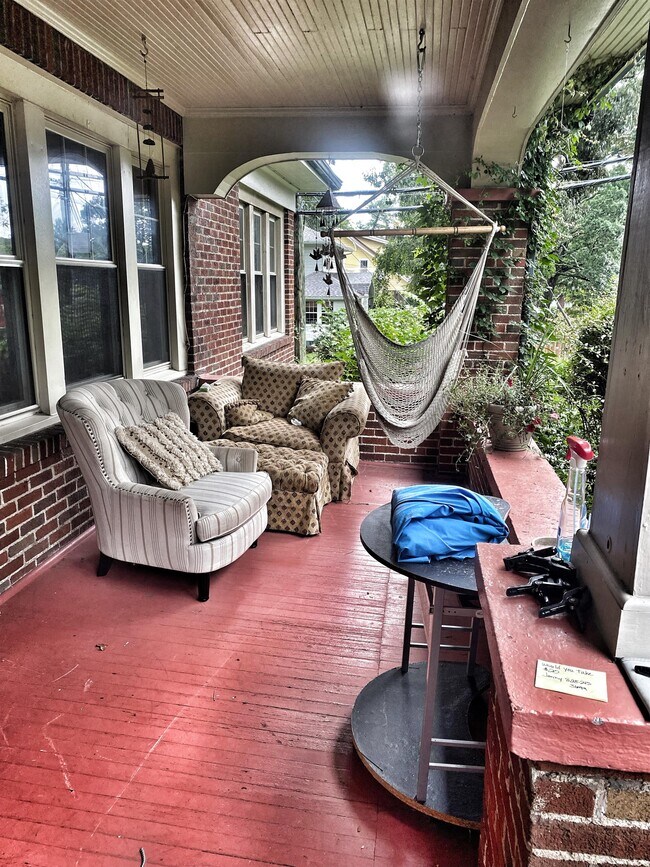 Foto del edificio - 90 Forest Hill Dr