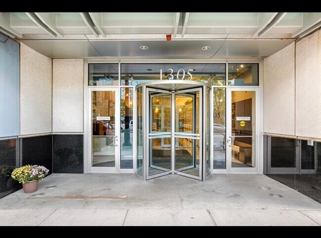 Building Photo - 1305 S Michigan Ave