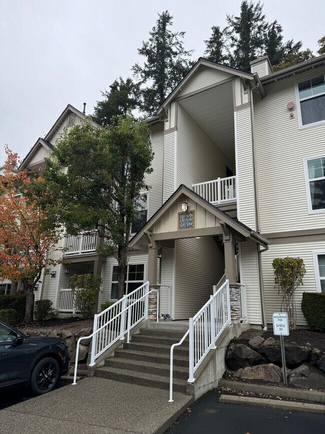 Foto del edificio - Enjoy Issaquah's Green Landscapes, W/S/G i...
