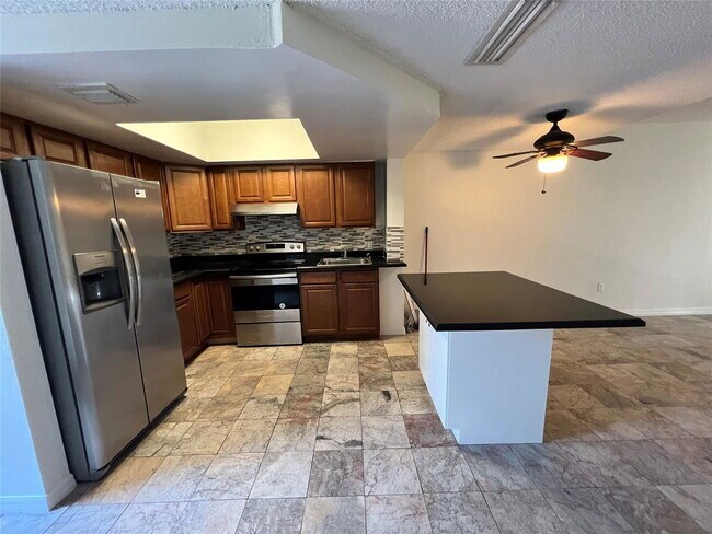 Foto del edificio - 5200 NW 31st Ave