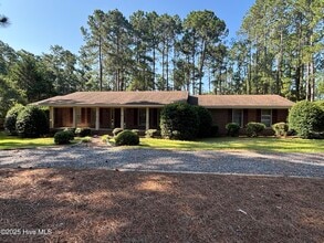Building Photo - 21 Bobolink Rd