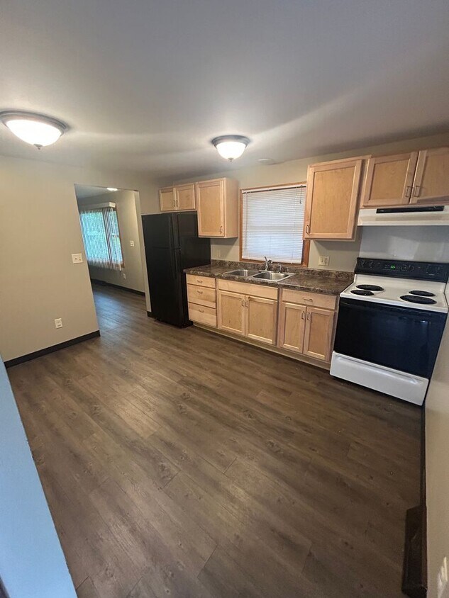Foto principal - 703-705 Woodbine Ave