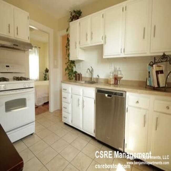 Building Photo - 62 Litchfield St