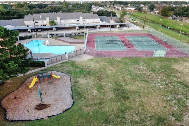 Foto del edificio - 6602 Montauk Dr