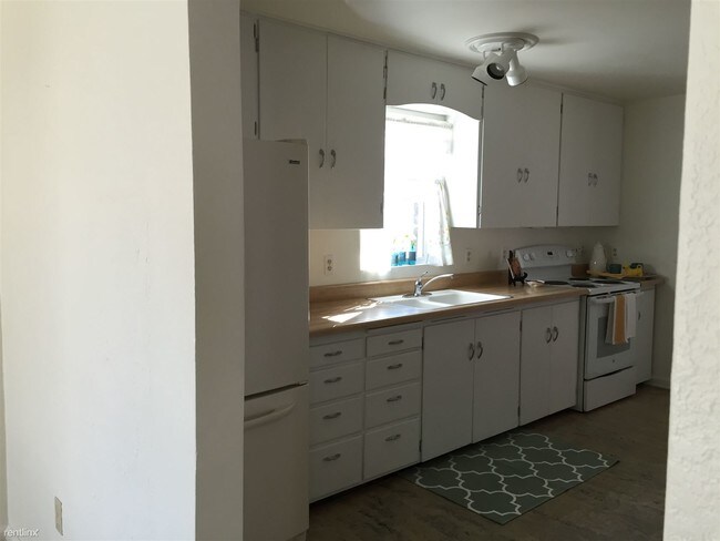 Building Photo - 1130 Miles Ave