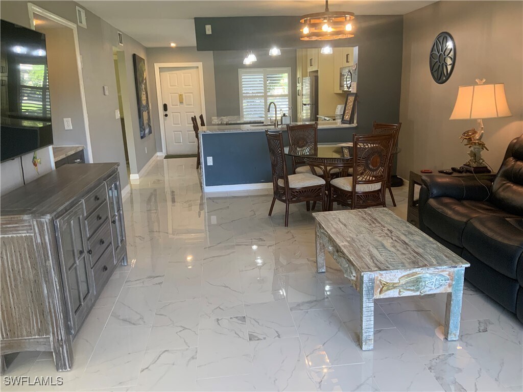 Foto principal - 12170 Kelly Sands Way