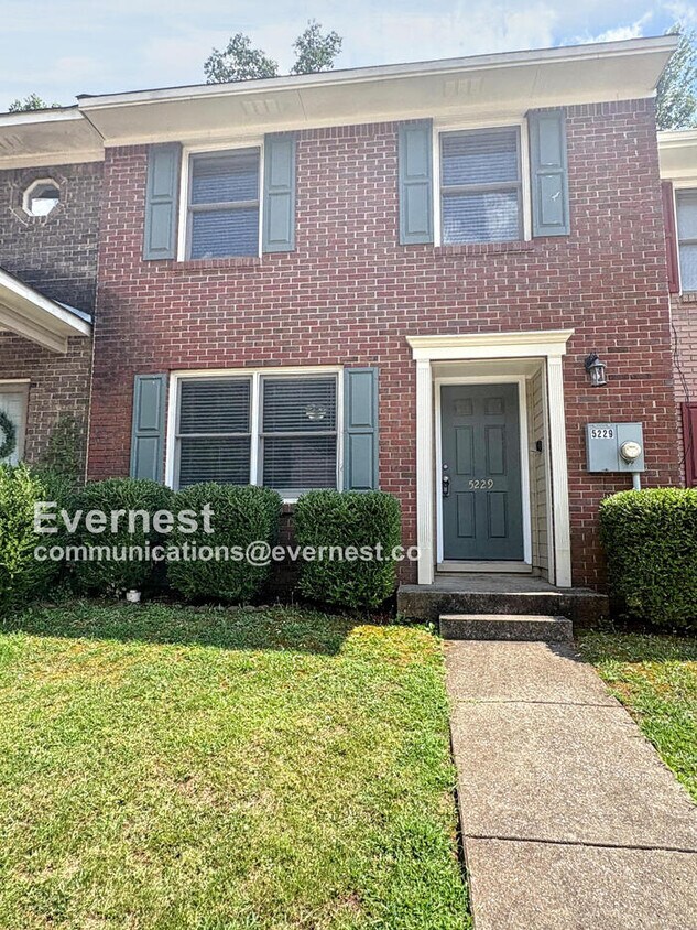 Foto principal - 5229 Falling Creek Ln