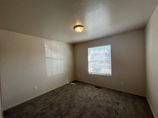 Foto del edificio - 16665 Chino Ave