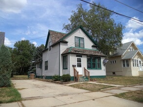 Building Photo - 840 10th Ave NW