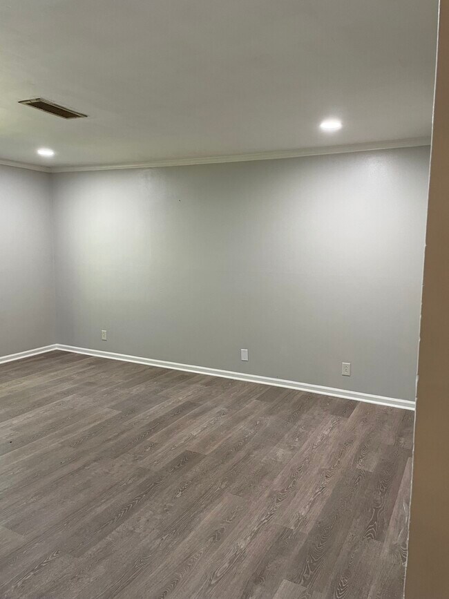 Living Room - 400 Schenkel Ln