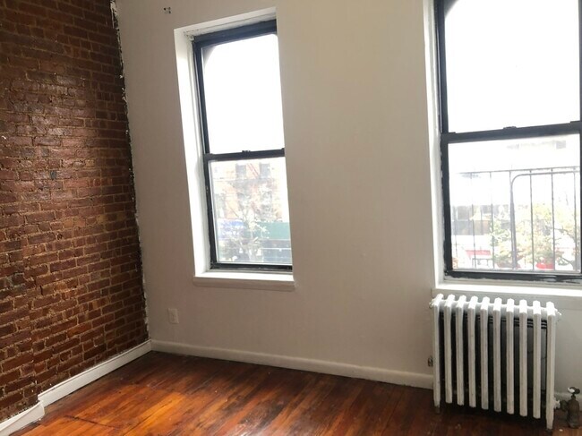 Building Photo - 158 1st Ave