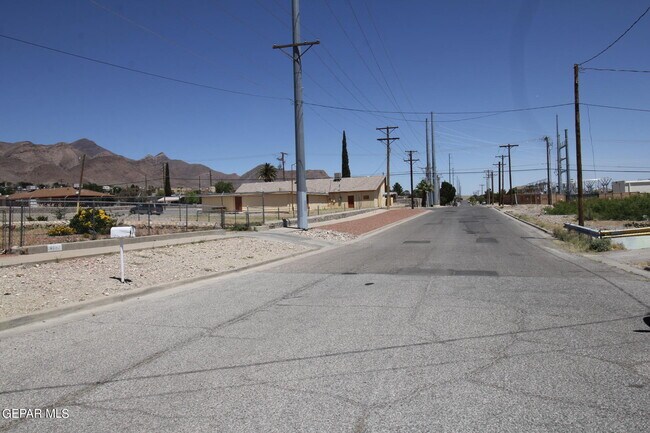 Foto del edificio - 8636 Leo Street