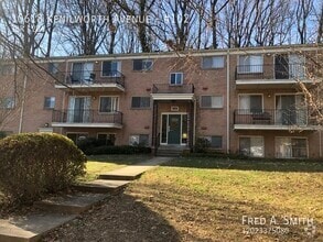 Building Photo - 10618 Kenilworth Ave