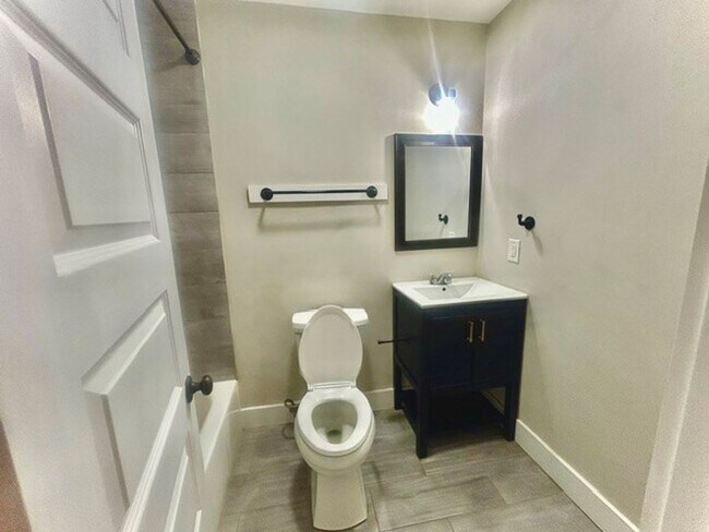 Foto del edificio - 3807 Mc Vay St SW