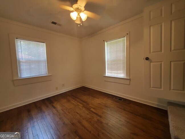 Foto del edificio - 2577 Eastwood Dr