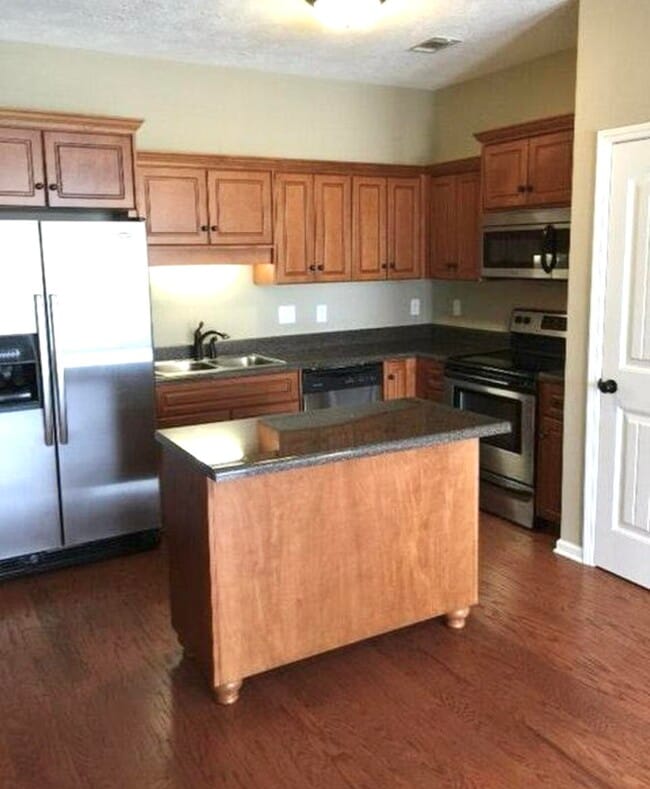 Building Photo - 137 Grove Landing Ct
