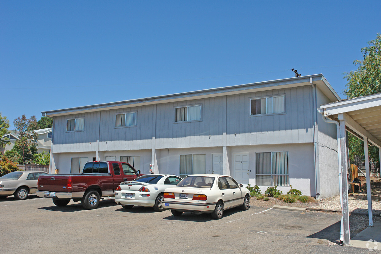 Foto del edificio - 1386 Laurel Ln