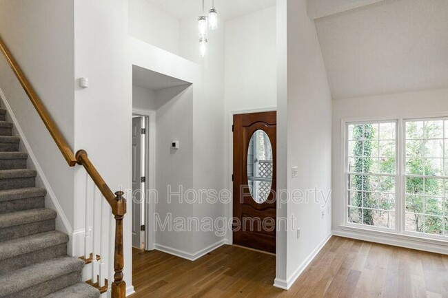 Foto del edificio - 243 Ashbrook Dr
