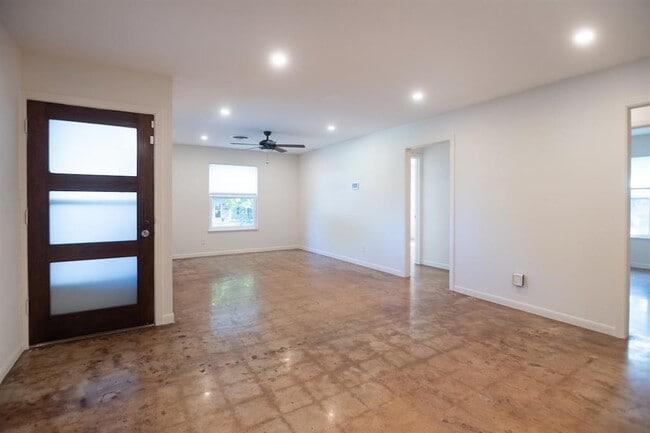 Foto del edificio - 1301 Clearfield Dr