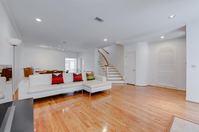 Building Photo - 2307 Huldy St