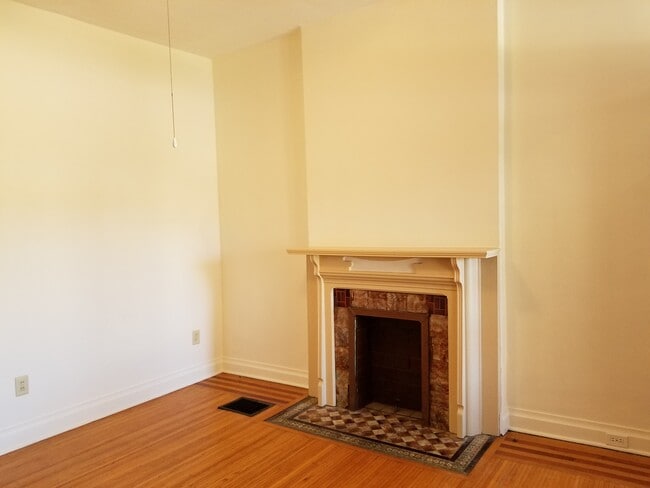 Living Room - 137 W Hubbard Ave