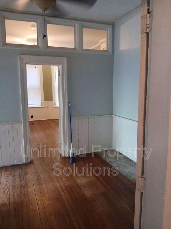 Building Photo - 419 S 3rd St