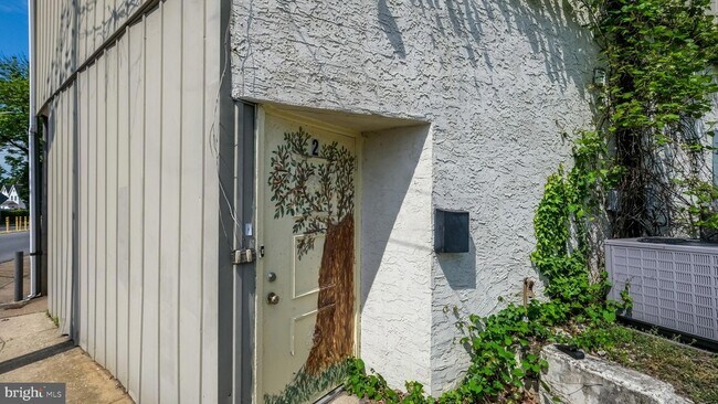 Building Photo - 2 Yale Ave