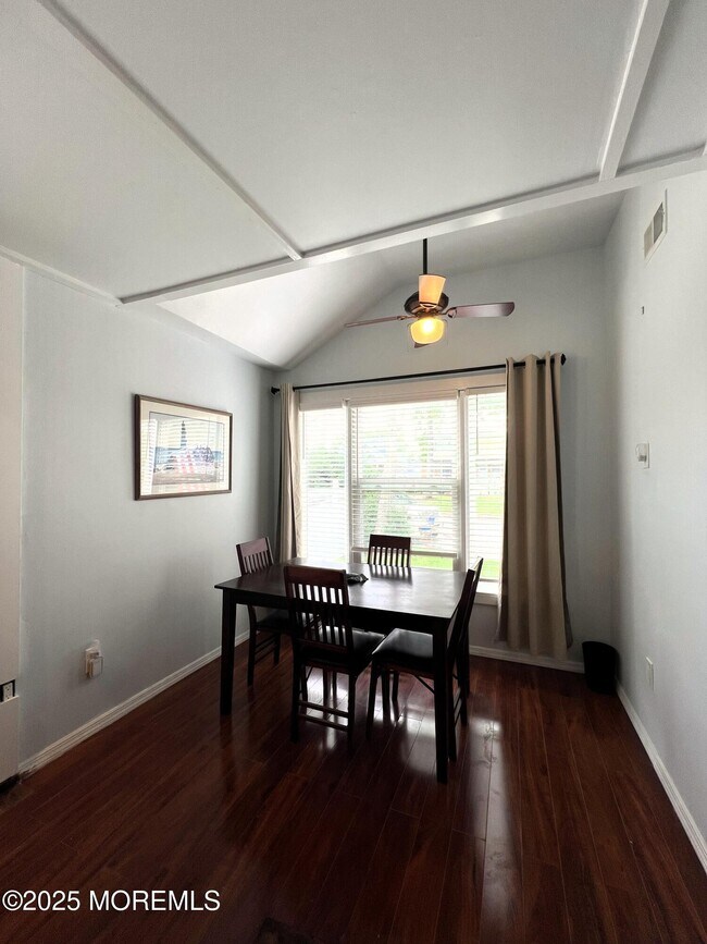 Foto del edificio - 5 Riverview Ave