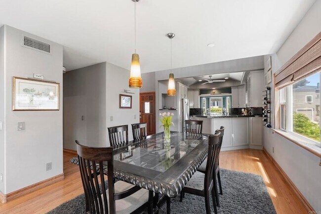 Foto del edificio - 5618 Bellevue Ave