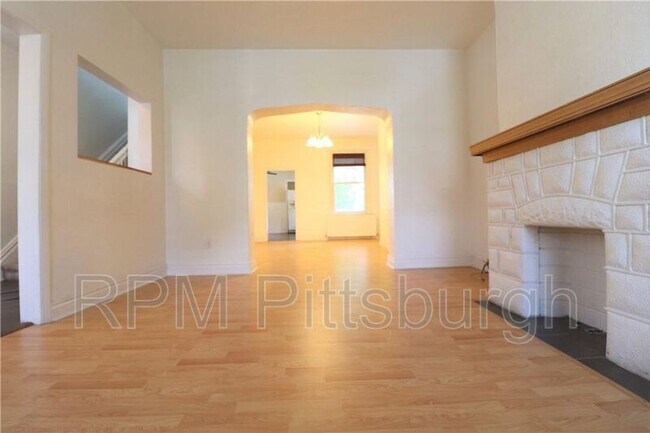 Building Photo - 117 Dunlap St