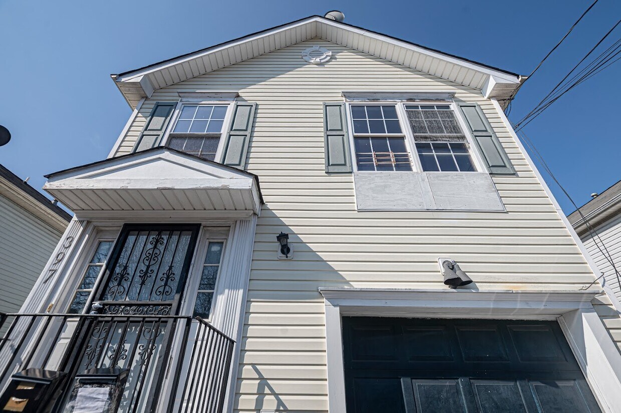 Foto principal - 397 S 6th St