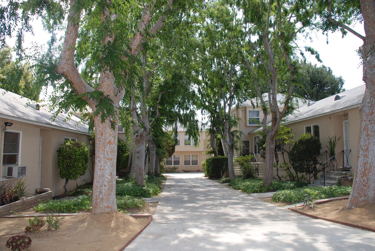 Primary Photo - 4450 Ellenwood Dr
