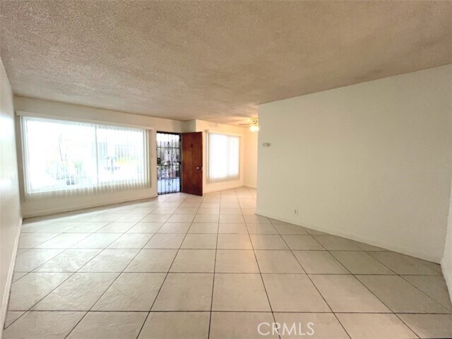 Foto del edificio - 120 Alamitos Ave