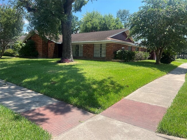 Building Photo - 3715 Latma Dr