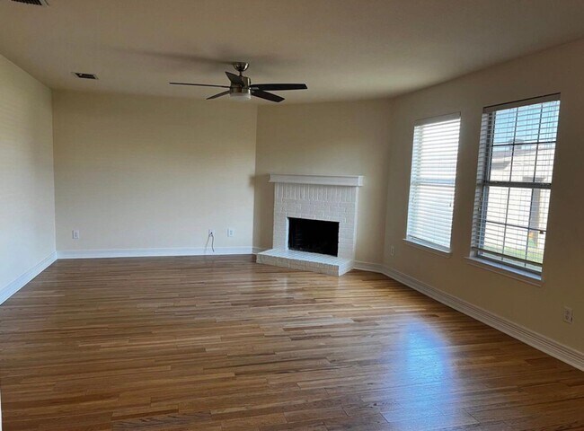 Building Photo - 1414 Lochspring Dr