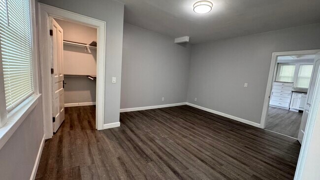 Foto del edificio - 2722 N Stowell Ave