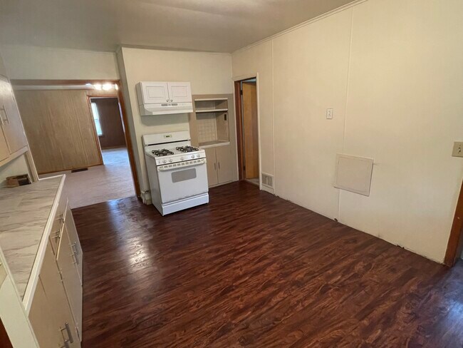 Kitchen - 162 Sunset Dr