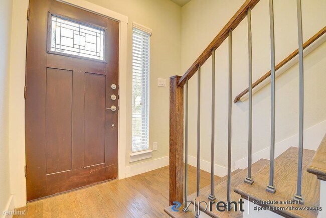 Building Photo - 2 br, 2.5 bath Townhome - 1306 Palm Canyon...