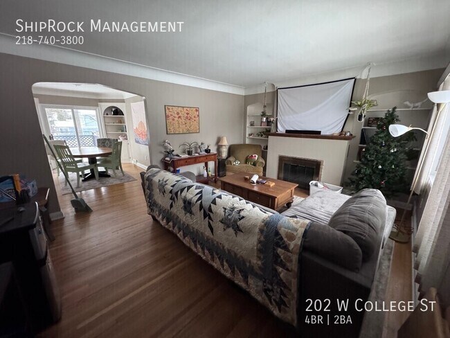 Foto del edificio - 202 W College St