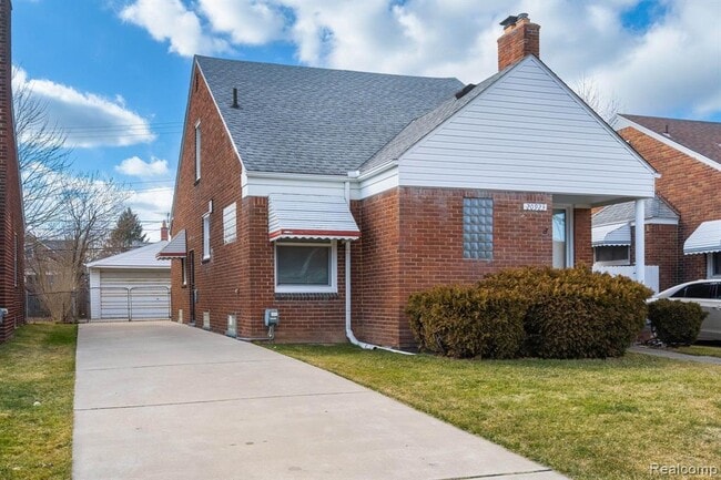 Building Photo - 20923 Redmond Ave