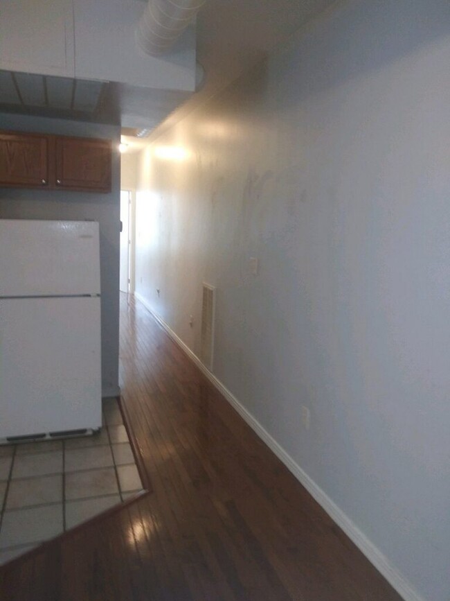 Building Photo - 1424 W Girard Ave