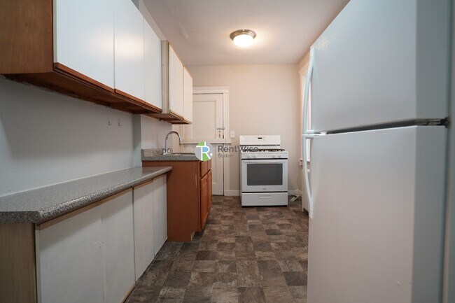 Building Photo - 47 Linden St